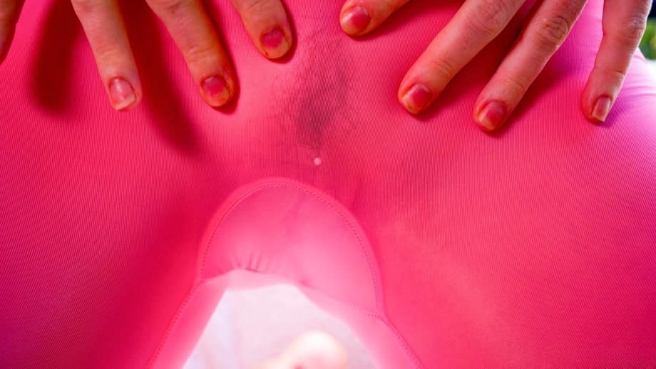 Scarlet Chase seductively sheds pink pantyhose for raw anal toying delight - 4