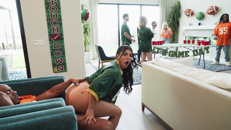 Jasmine Sherni rides thick BBC in thigh-high sports socks - 5