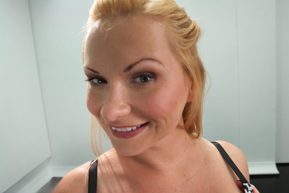 Luscious MILF Katja Kassin impaled on machine cock while bound in leather - 4