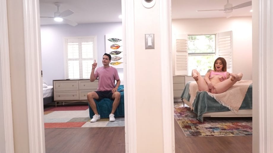 Scène torride de sexe intense entre une ado mince et son demi-frère avec Lucy Foxx qui gémit sauvagement - 9