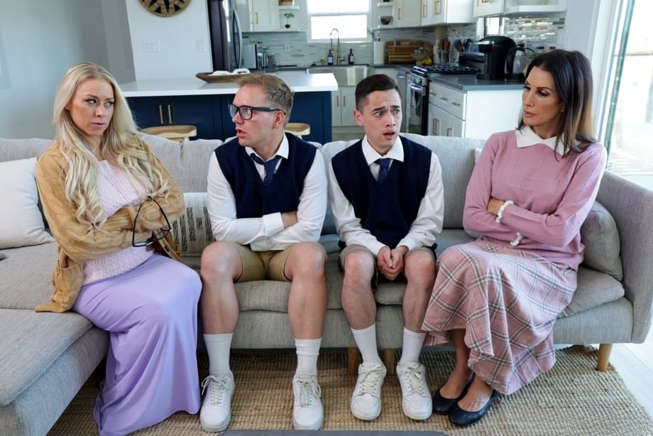 Shay Sights si unisce alle MILF arrapate frequantatrici di chiesa in un gruppo taboo che infila i propri figliastri - 1