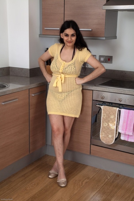 Rani spreads wide in the kitchen, flaunting her tan skin and glistening trimmed bush - 1