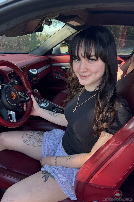 La provocadora solo Remi Raw se desnuda por completo para revelar sus jugosas curvas de adolescente - 20