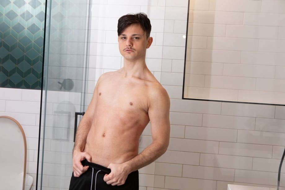 Ali Rush and Enzo Muller pound raw in bathroom - 2