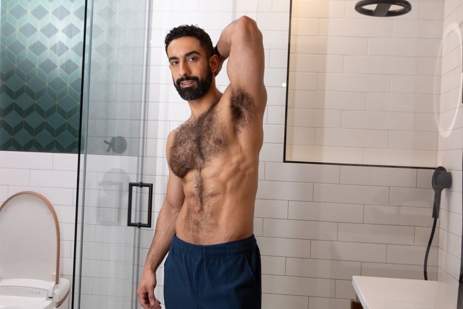 Ali Rush and Enzo Muller pound raw in bathroom - 3