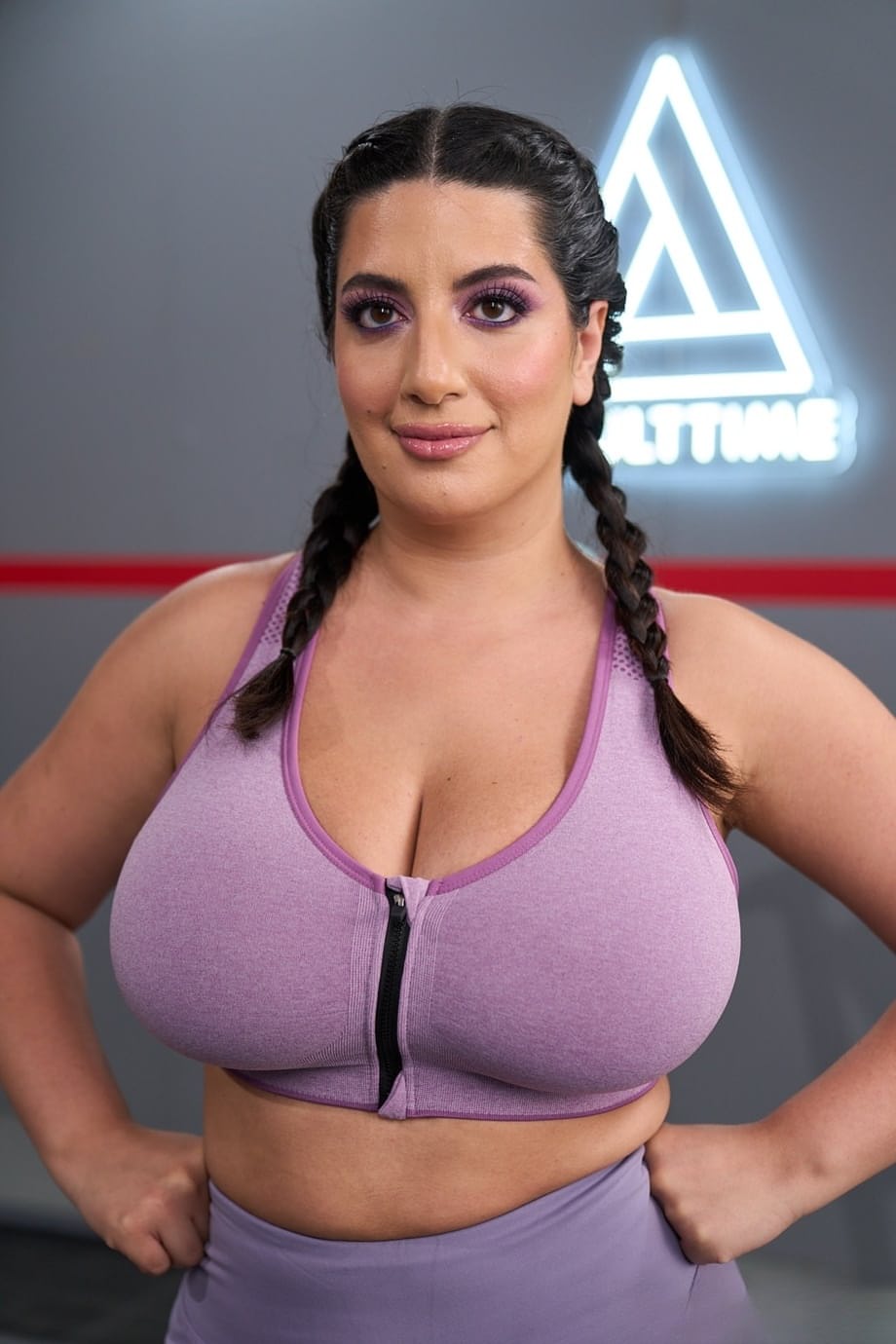 Futas Ember Snow, Nicole Aria & Sarah Arabic strip and fuck at the gym