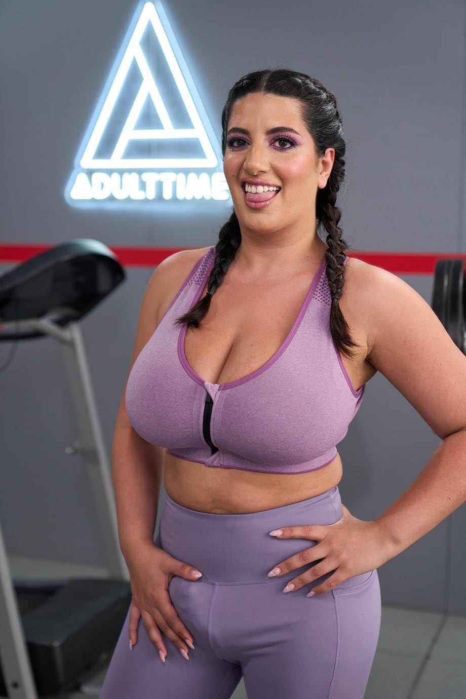 Wild gym fourgy as Sarah Arabic and her trans and cis besties strip to fuck together - 6