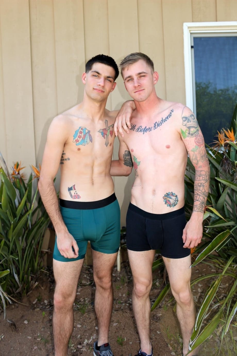 Ryan Jordan e LeeRoy Jones che si dilatano a vicenda con una profonda posizione a pecorina - 6
