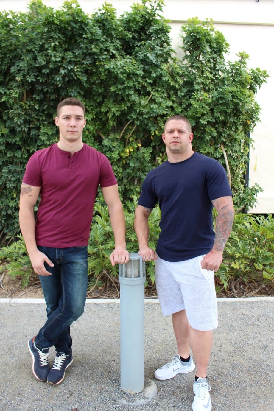 Spencer Laval pilonne le hunk musclé Owen Steal à cru après une intense séduction gay - 1