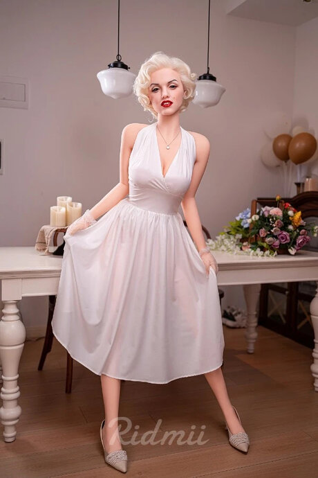 Marilyn Monroe strips out of her vintage dress revealing her big tits and red hot mouth - 16