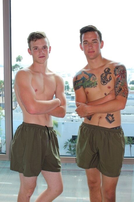 Escena caliente mientras Scott Finn y Matthew Reeves intercambian mamadas antes de una intensa acción anal a pelo - 21