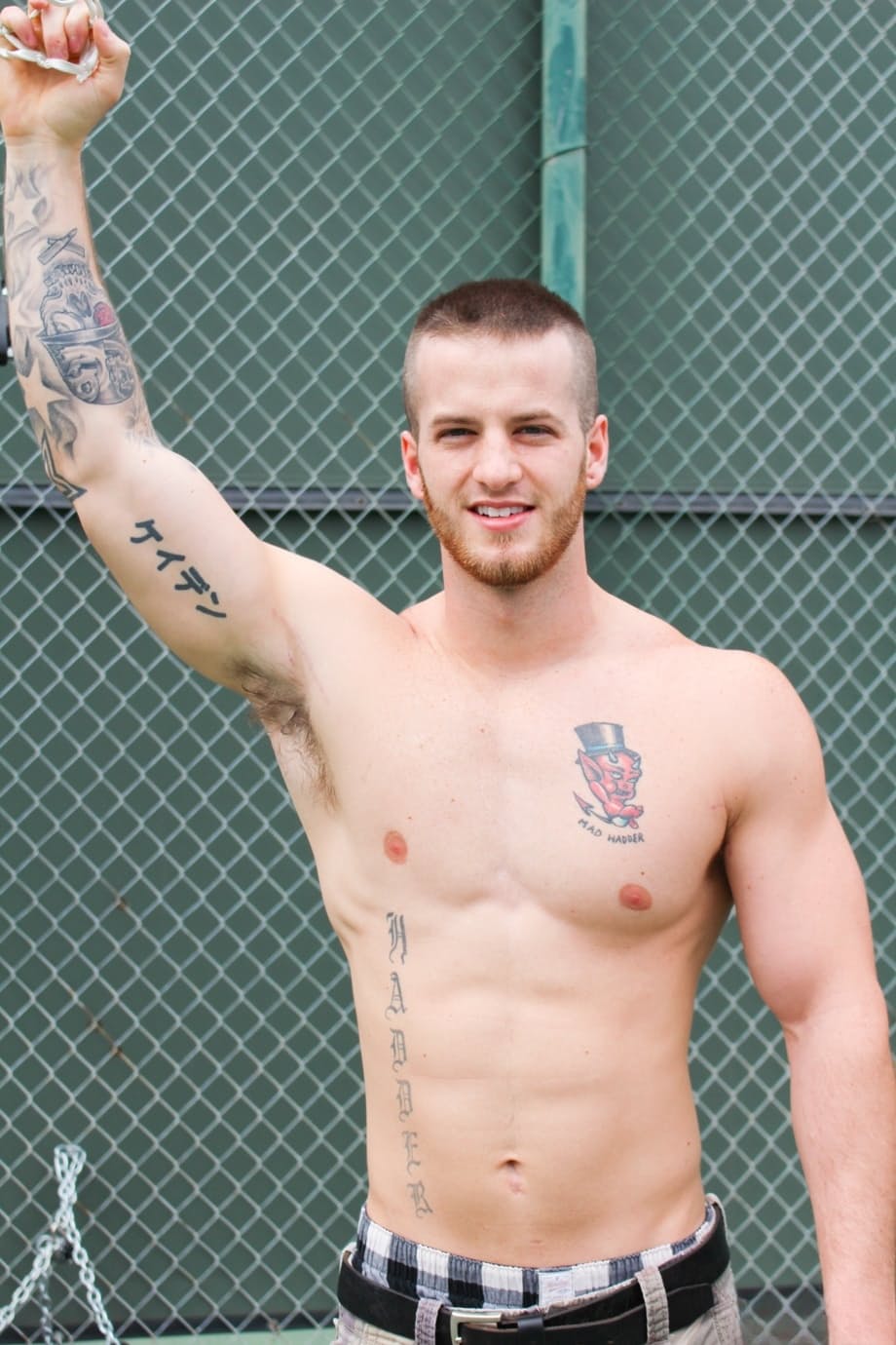 Quentin Gainz se desnuda para exhibir músculos delgados y un culo prieto e irresistible - 6