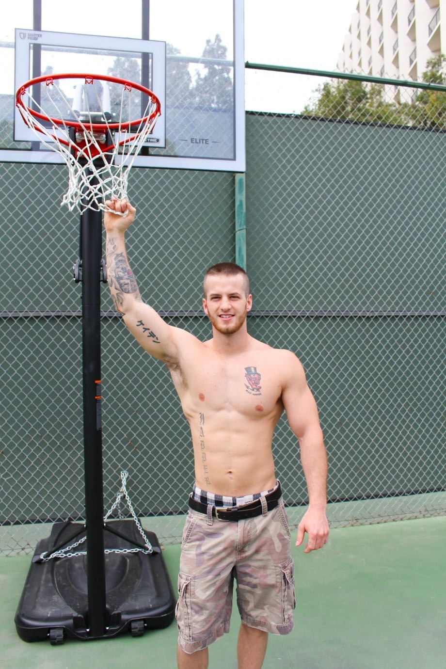 Quentin Gainz se desnuda para exhibir músculos delgados y un culo prieto e irresistible - 7