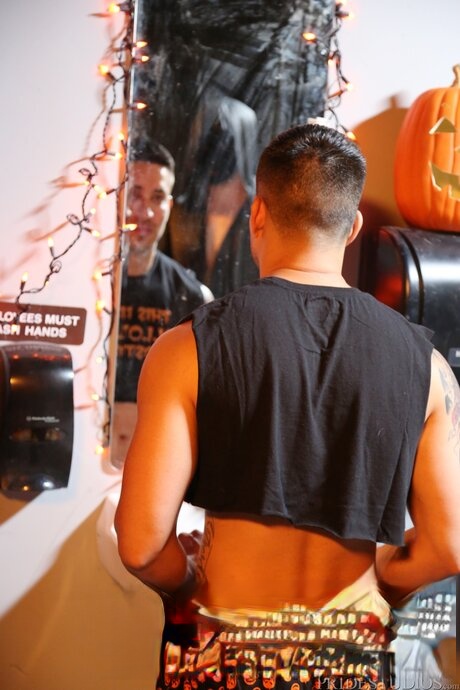Gay hunks Hunter Vance and Doug Acre pound doggystyle at wild Halloween bash - 1