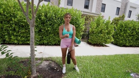 Gorgeous Monica Minx seduces a ripped stranger for intense interracial outdoor sex - 5