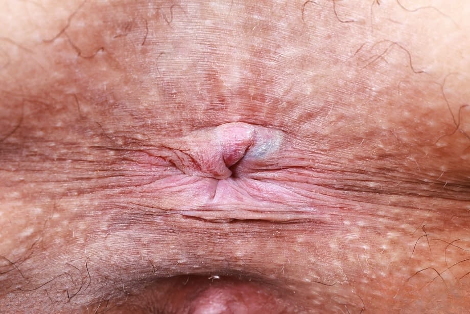 Satine Summers allarga il suo cespuglio succoso mentre un'adolescente caucasica prosperosa sbatte la sua fighetta rosa - 20
