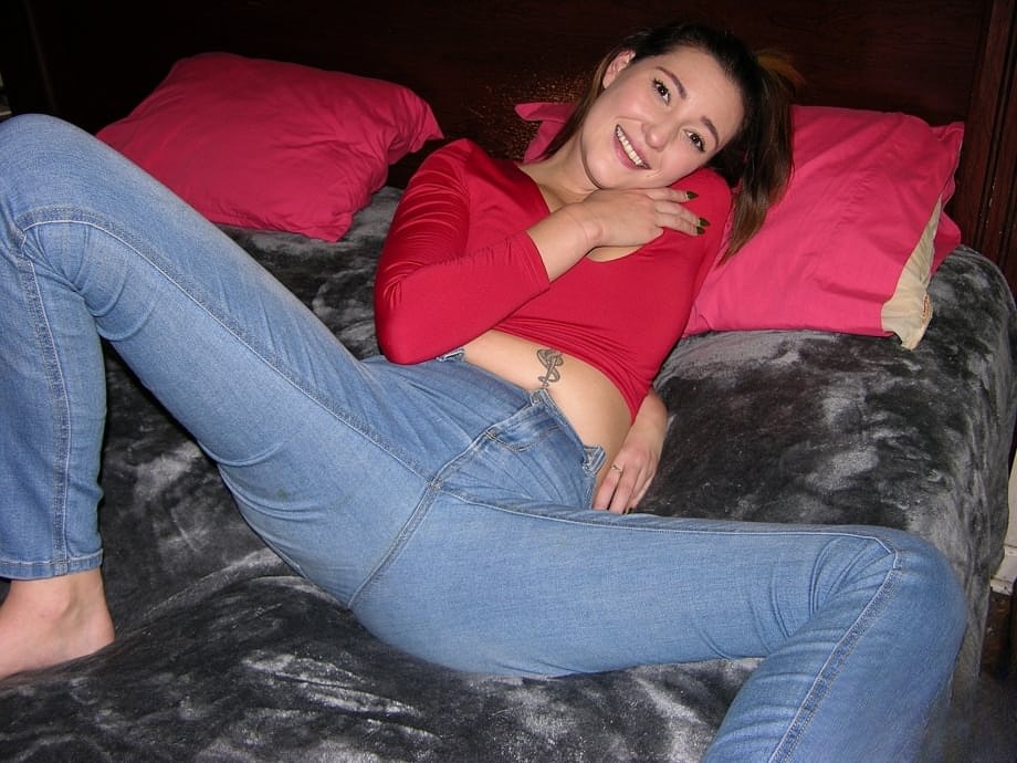 Katie Kinz proudly flashes her inked, big bare ass while sprawled naked across the bed - 1