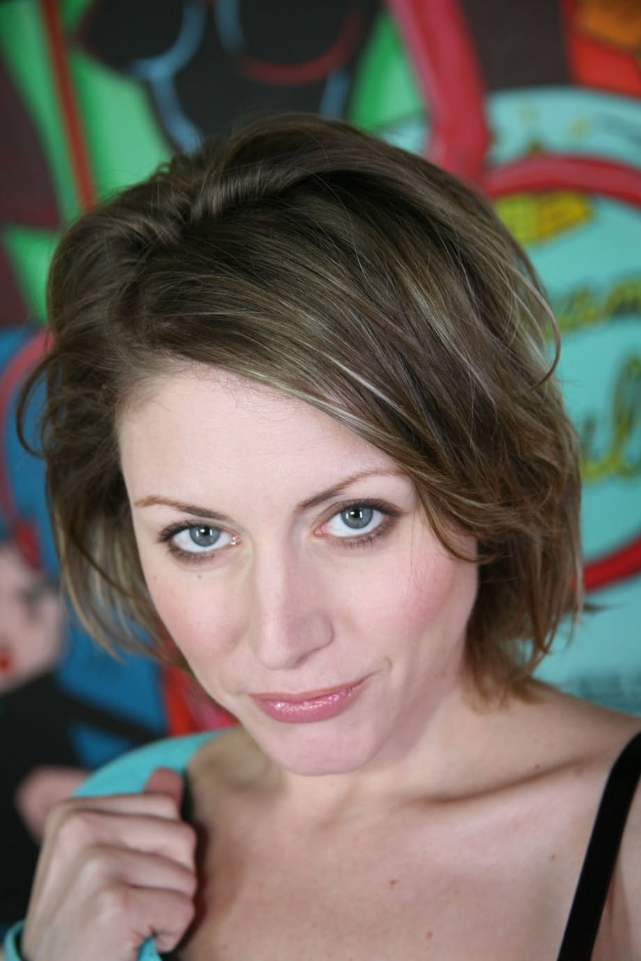 Velicity Von se desviste completamente, luego levanta la mirada durante una intensa follada en POV - 1