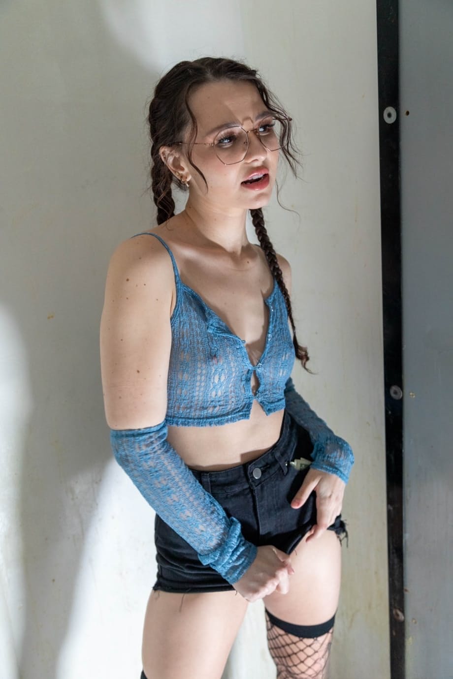 liz jordan blows eager studs in her glasses gloryhole gangbang - 6