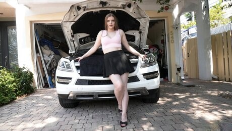 Harlow West offers steamy hardcore pleasure to fix her car - 3