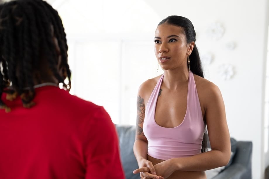 Obsession et ses amies dévorent des chattes ruisselantes lors d’un triolisme lesbien inoubliable - 1