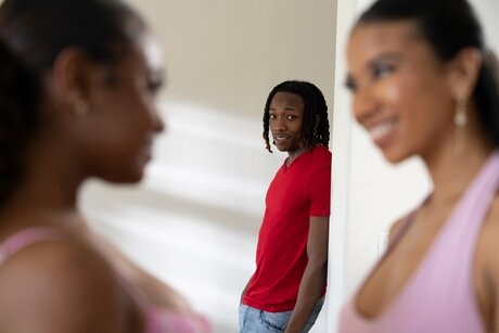 Obsession et ses amies dévorent des chattes ruisselantes lors d’un triolisme lesbien inoubliable - 3