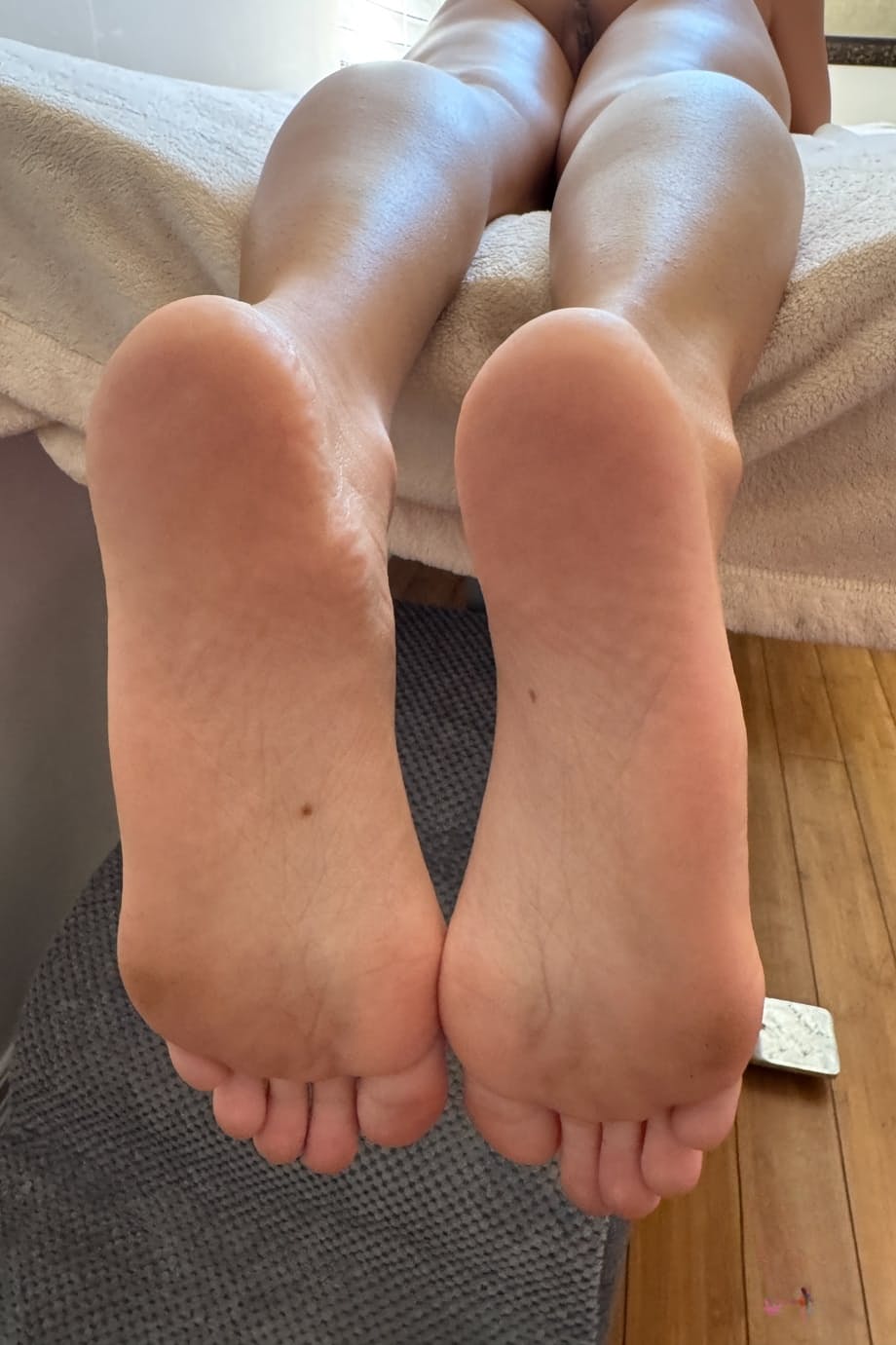 Mira Luv spreads her smooth latina pussy while showing sexy bare feet together - 10