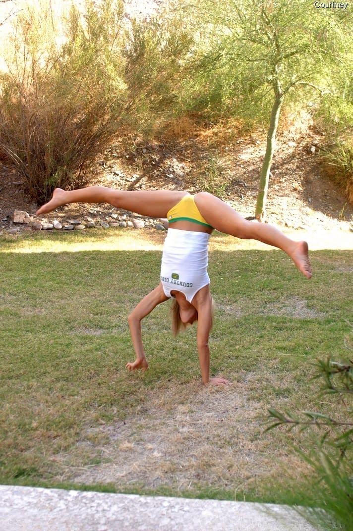Courtney Simpson flashes her hairless pussy mid-air in an explicit backyard handstand - 7