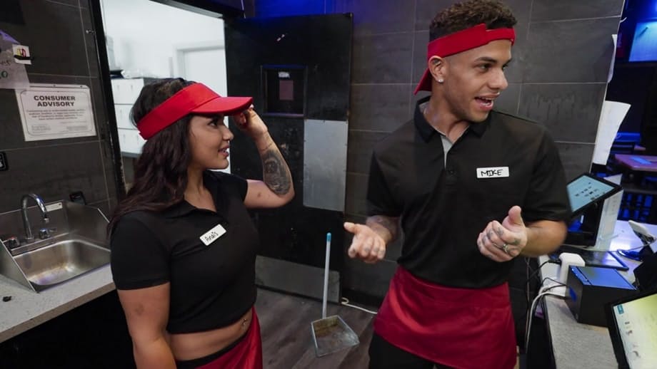 Mike Ox se folla el jugoso y gran culo de la tetona Anais Amore en la trastienda de la tienda - 5