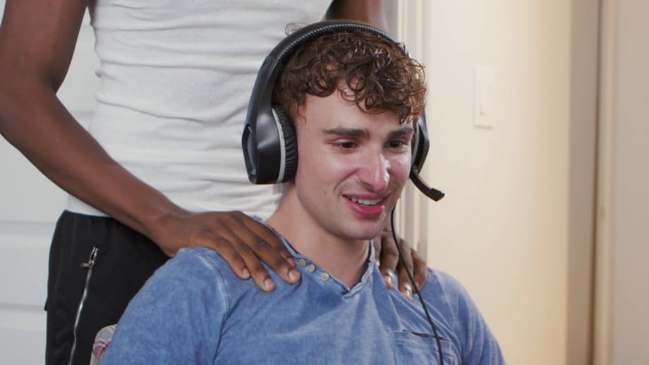 Barebacking Ryan Jacobs and Jade Desire in intense interracial gay hook-up - 4