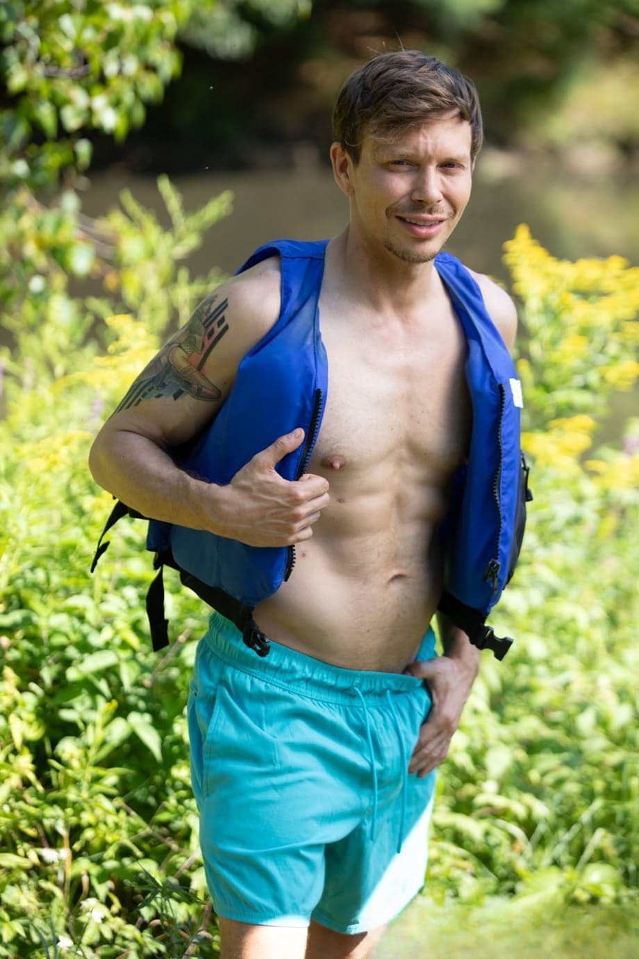 Seb gives Ethan a steamy deckside pounding after their exhilarating jet-skiing date - 3