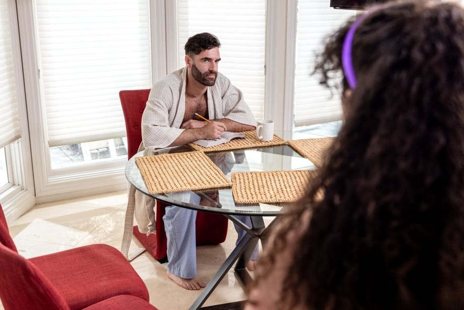 Rachel Ramsey seduce il patrigno in una frenesia di sesso proibito nel letto - 3