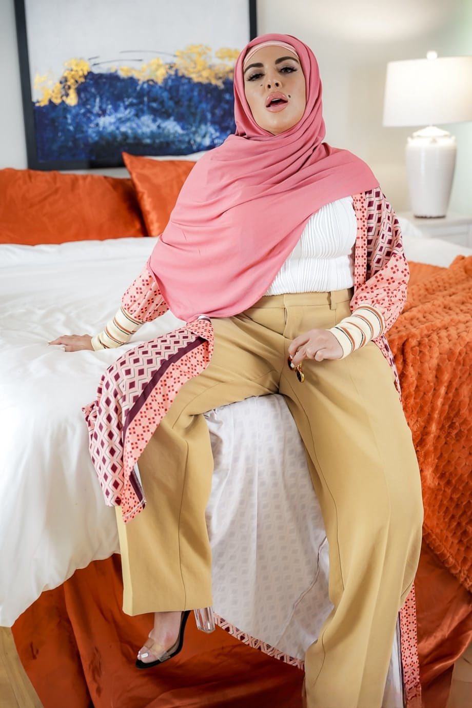 Vivianne DeSilva sports a hijab while having sex with her Caucasian stepson
