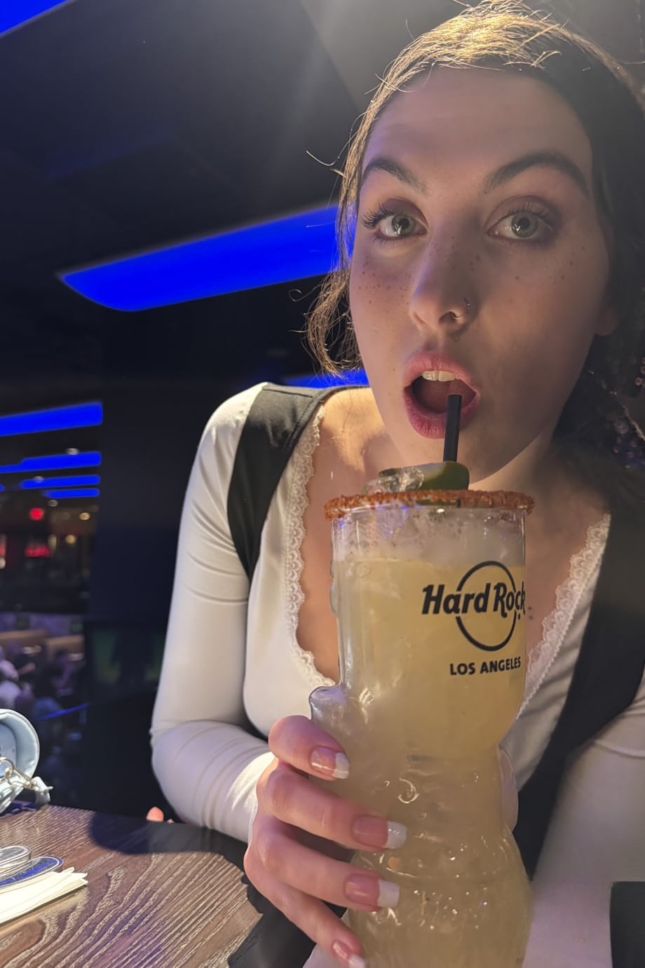 Daisy le rèveur taquine totalement nue, se préparant à une évasion sensuelle et exotique - 21