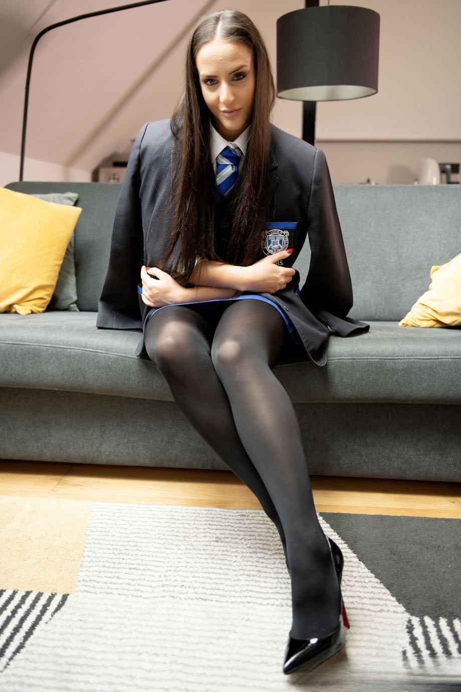 Betzz gives filthy throat-job in slutty schoolgirl stockings & sky-high heels - 4