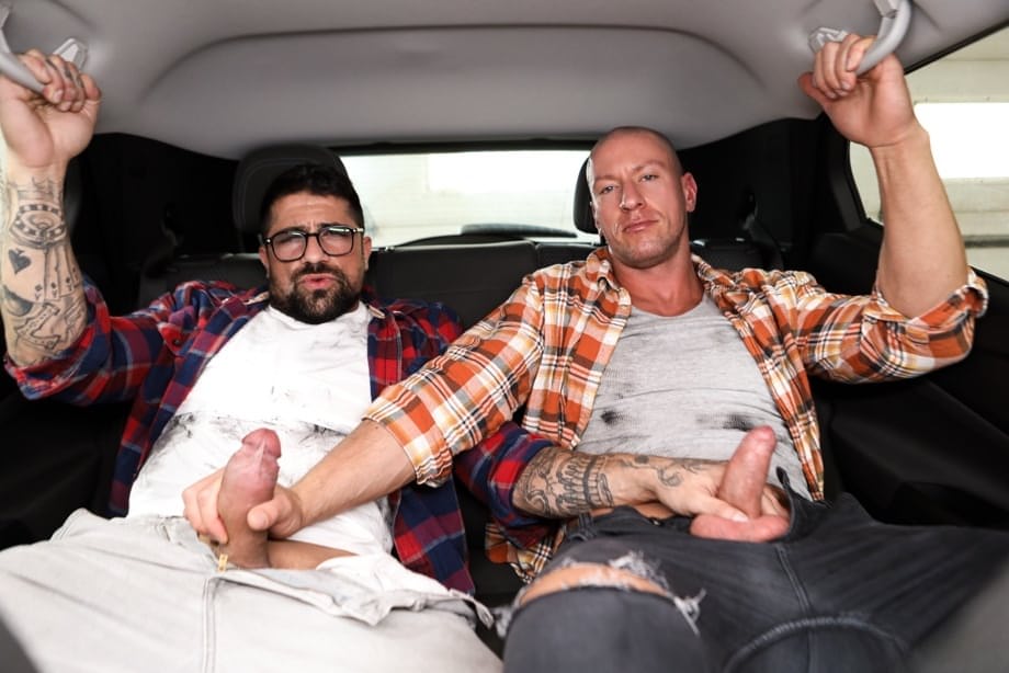 Cam Crawford et Alex Duca en séance torride dans le garage avec des bites palpitantes - 9
