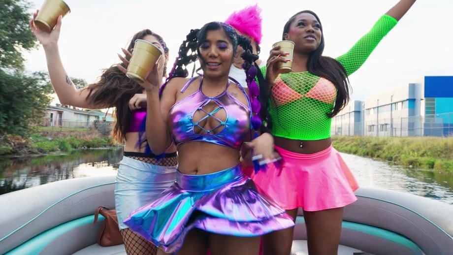 Diabella Eclair profite d'une baise sauvage avec des inconnus dans le noir après une fête - 1