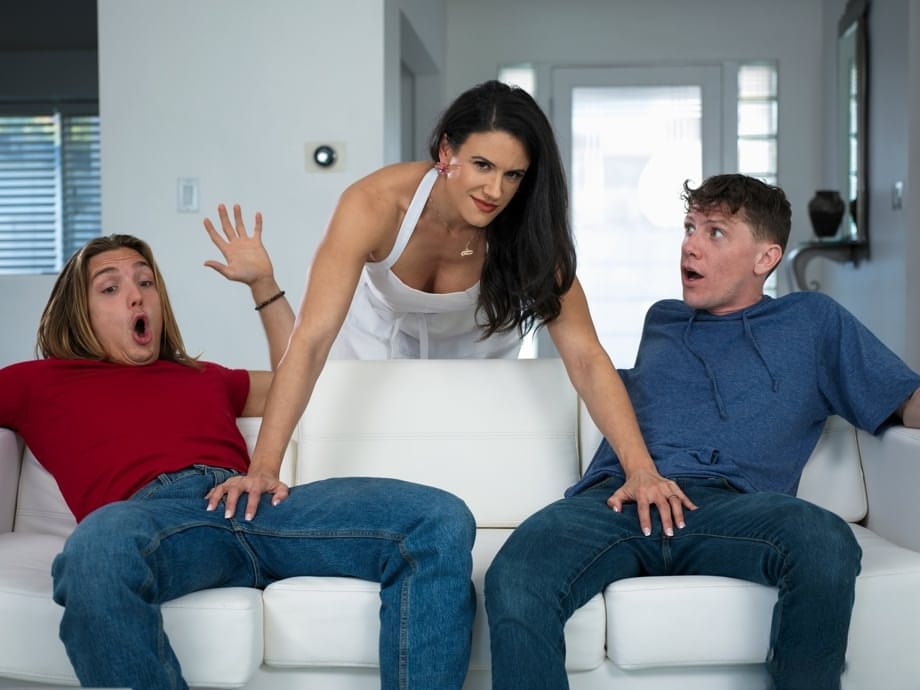 Rion King affossa tra due picchi la puttana di matrigna Axel Haze in un threesome intenso con il patrigno - 13