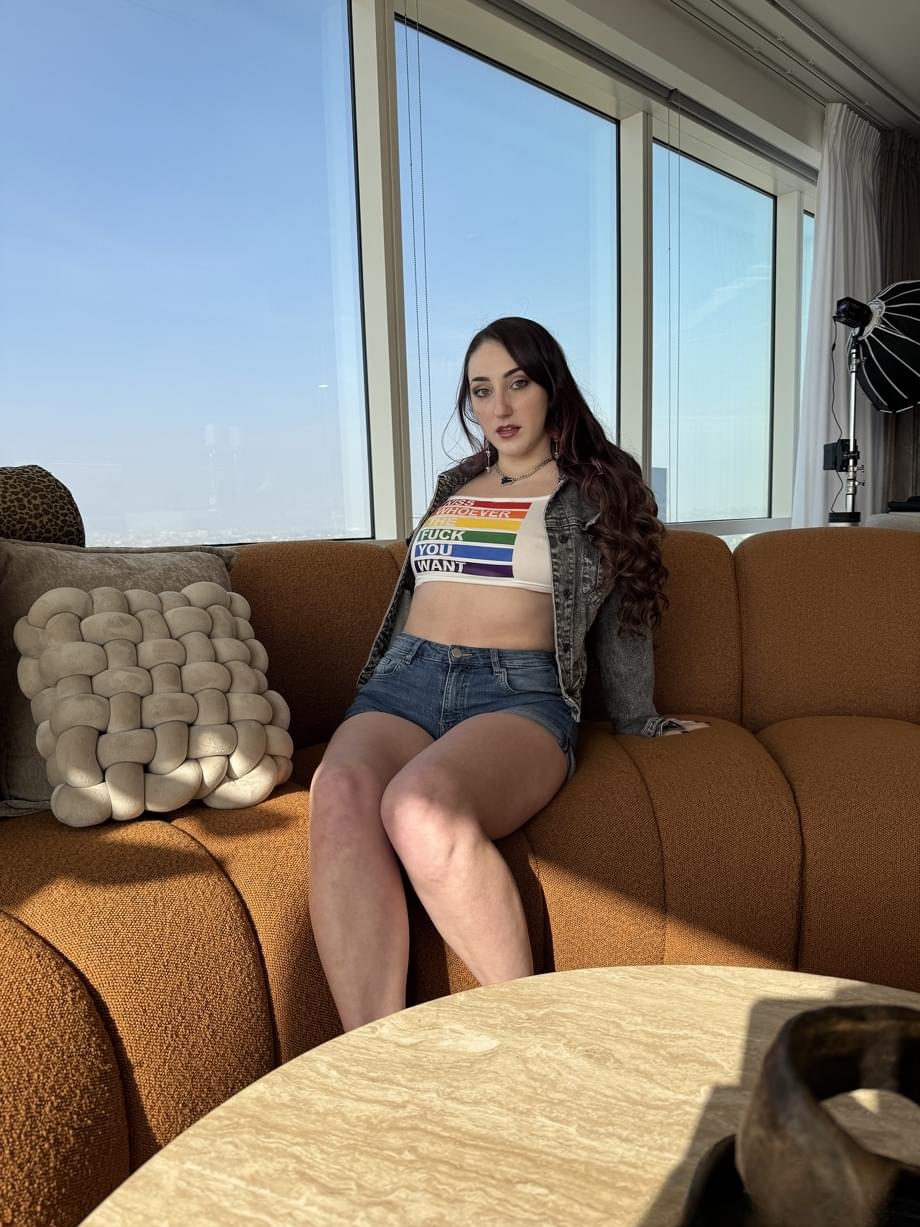 Doxy's kitchen solo as she exposes her perfect perky tits for viewers - 5
