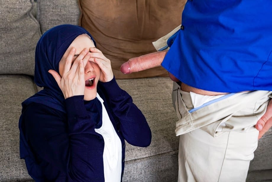 Ruby Moon and sultry hijab seductress Jade Valentine passionately service one throbbing cock together - 9