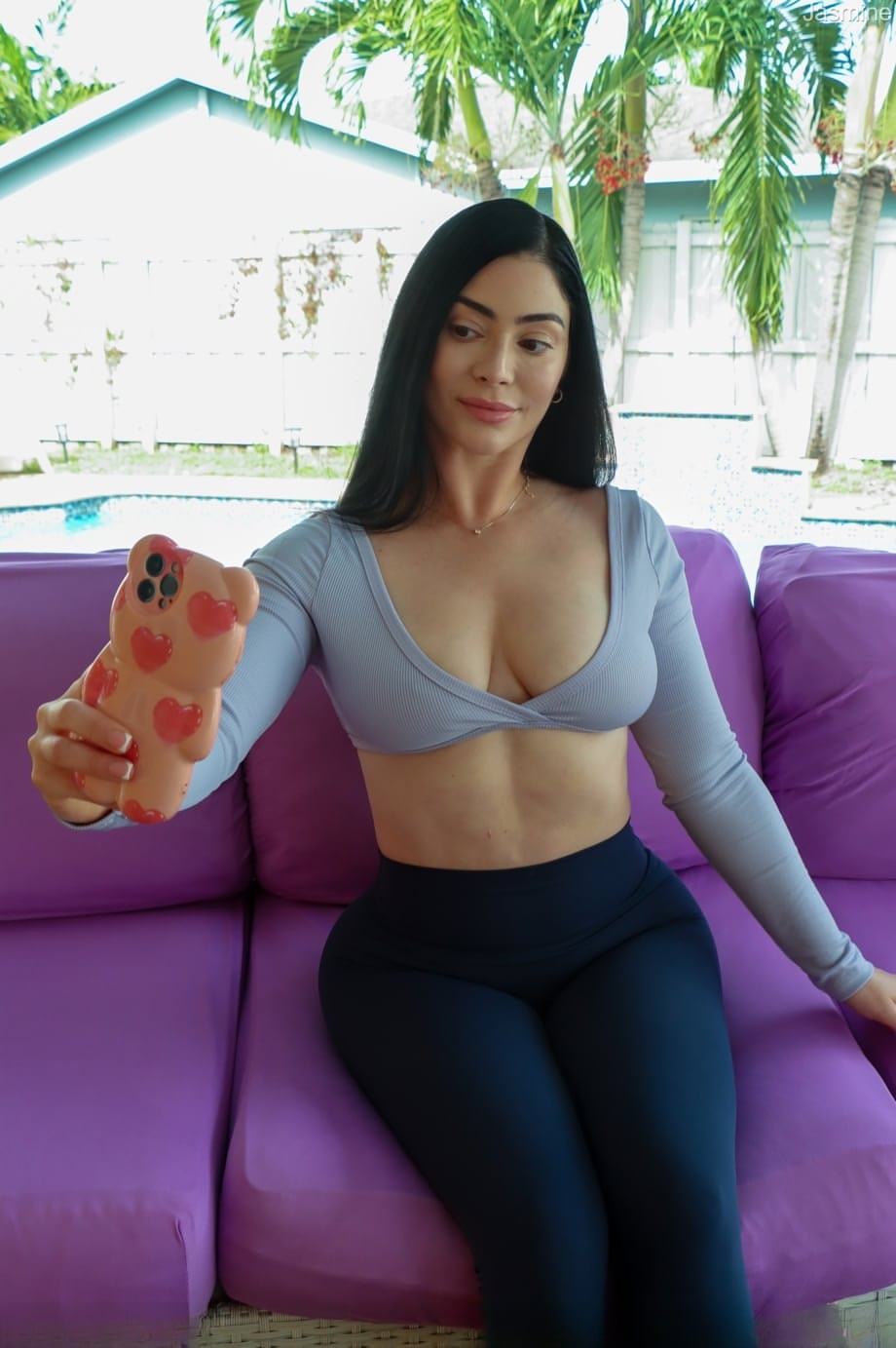 El striptease amateur definitivo de Jasmine Vega presume de sus enormes tetas y su jugoso culo - 2