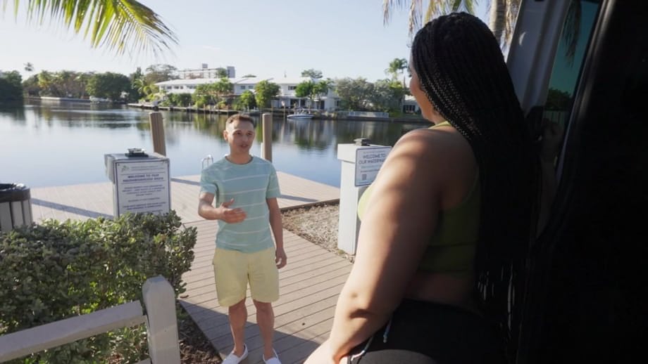 Gem Jewels thick Latina curves devour white boy's cock poolside - 6