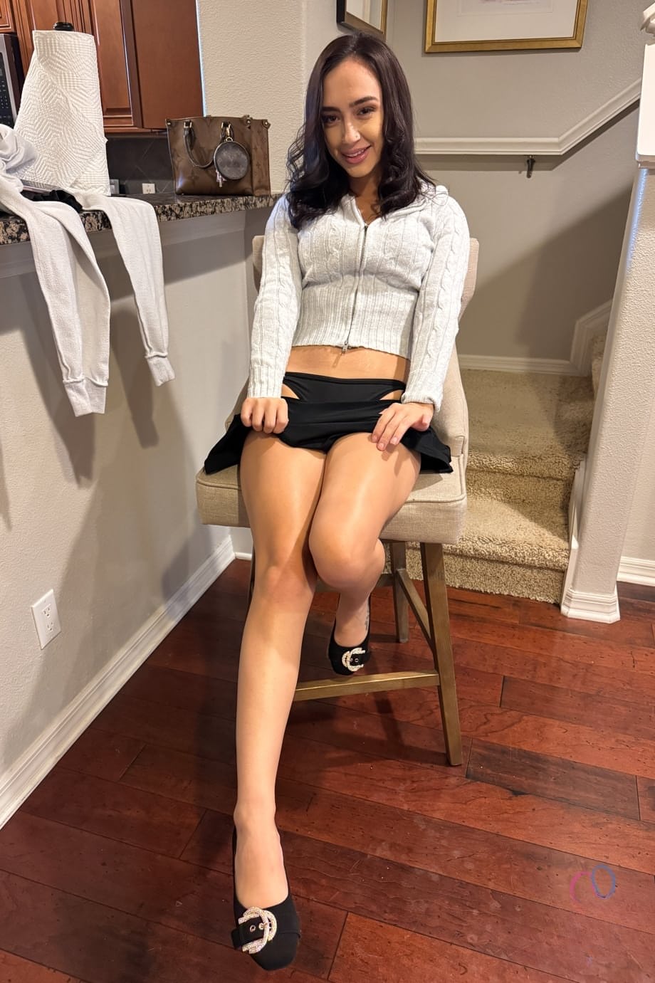Jordan 1 se prend en selfie les jambes écartées, complètement nue après avoir enlevé chaque centimètre de vêtements - 2