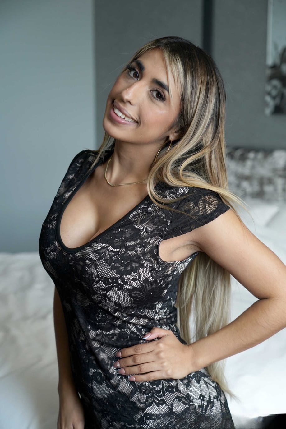 Luna Colombiana beccata dalle telecamere: tradimento crudo mentre un amante muscoloso divora questa bionda infedele - 2