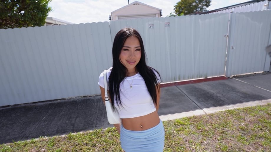 vivienne vo monta una polla gorda en una minivan por dinero - 1