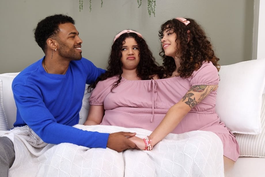 Troy A se une a las gemelas de cabello rizado Nico Luva y Archer Ali para un placer interracial - 6