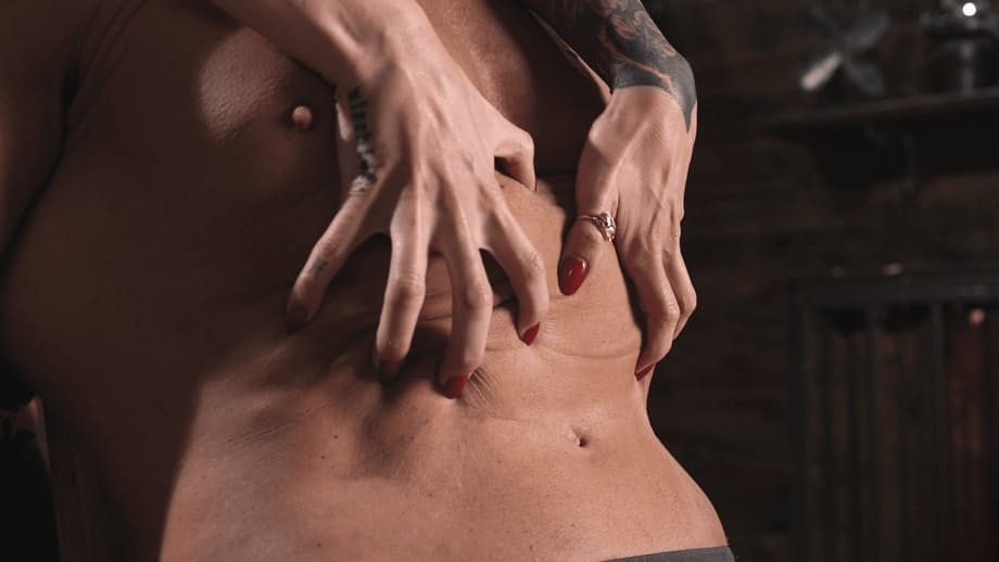Arson Leigh scatena un BDSM hardcore sul suo uomo maturo legato - 2