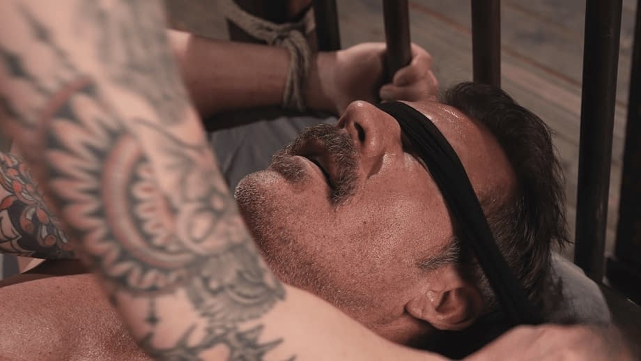 Arson Leigh scatena un BDSM hardcore sul suo uomo maturo legato - 8
