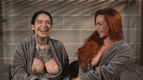 Escena intensa de presidiaria lesbiana tatuada con Leigh Raven obscena encerrada en la celda - 16