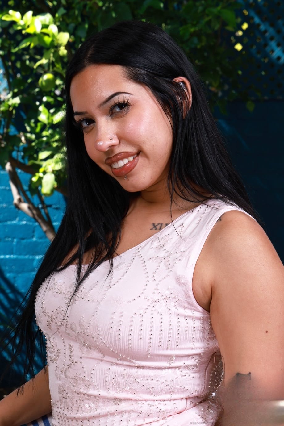 Raven Reverie Teases Her Creamy Holes In A Sizzling Solo - 3
